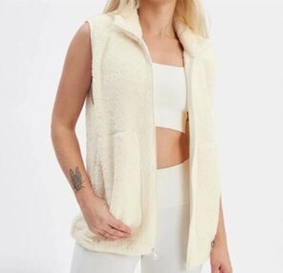 girlfriend collective Jackets & Blazers - Girlfriend Collective Ivory/Cream Teddy Fleece Full Zip Vest Size Medium